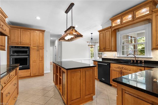 817 Maple Forest CT, Chesapeake, VA 23322