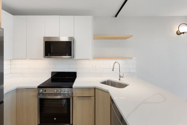 6166 N Sheridan Road 2L, Chicago, IL 60660