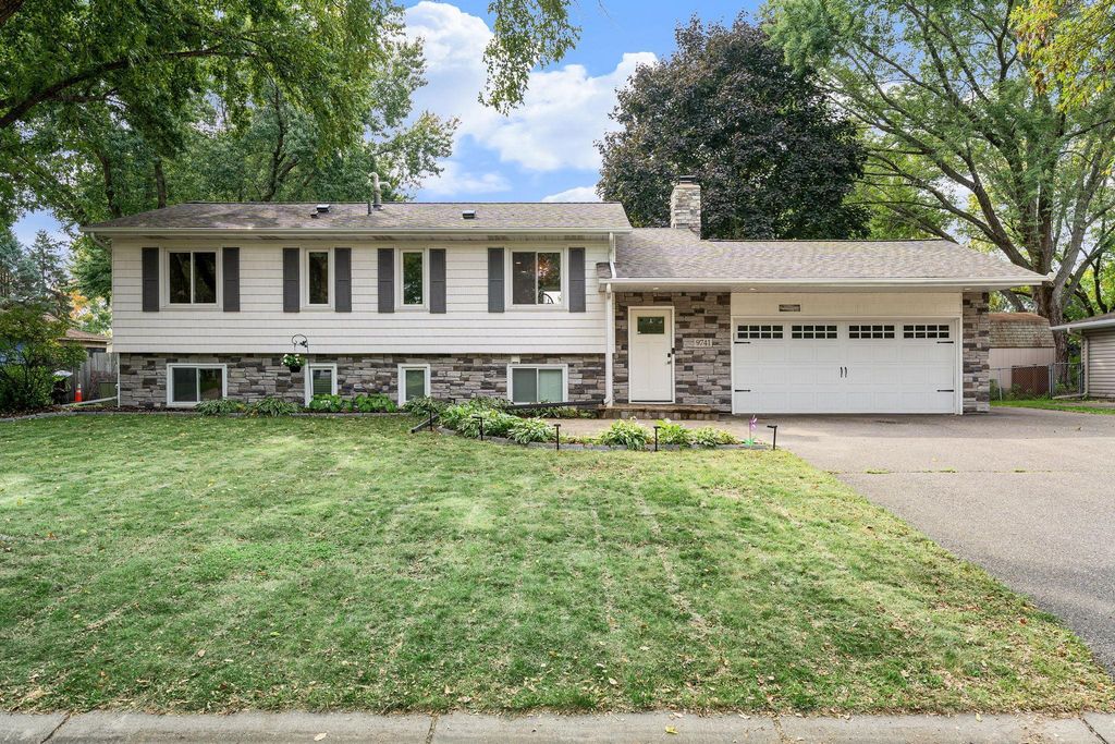 9741 102nd Place N, Maple Grove, MN 55369