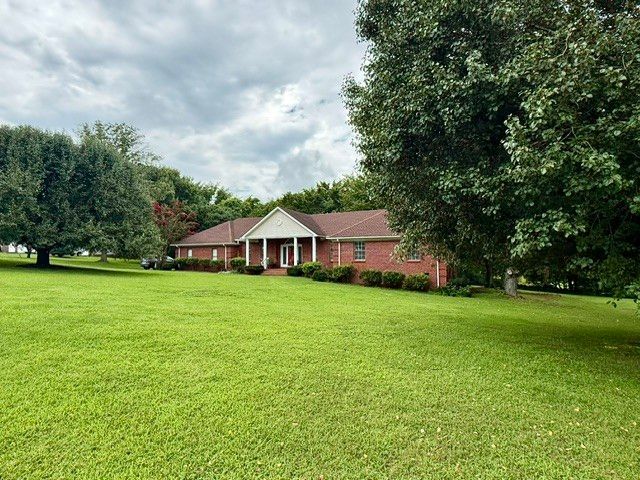 30 Oak Valley Dr, Spring Hill, TN 37174