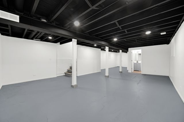 4216 W West End Avenue, Chicago, IL 60624