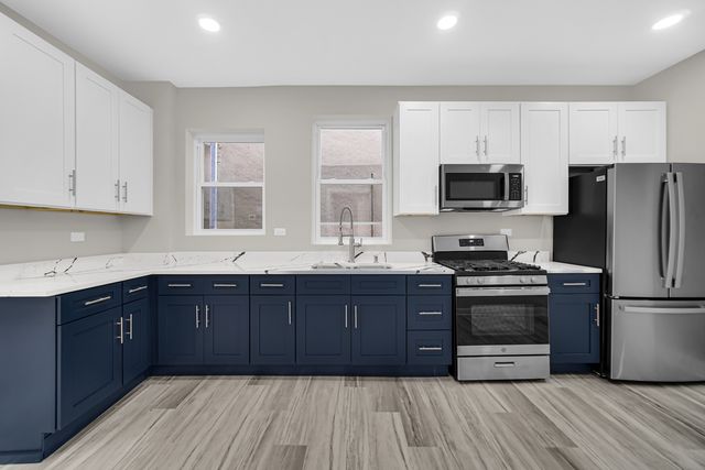 4216 W West End Avenue, Chicago, IL 60624