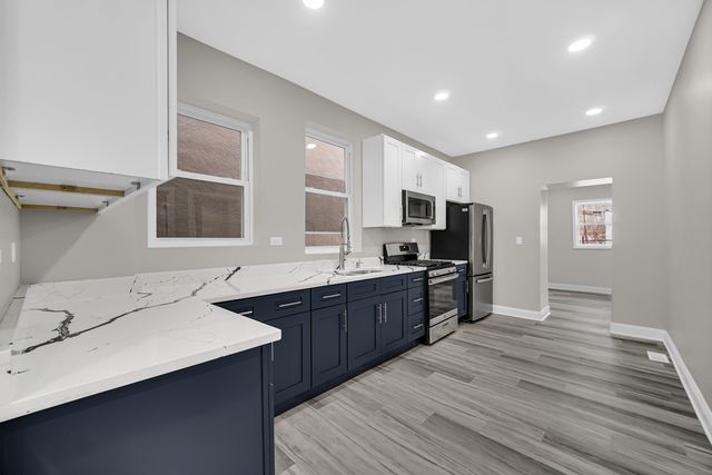 4216 W West End Avenue, Chicago, IL 60624