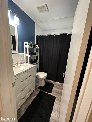 21443 Arrowhead Street, Saint Clair Shores, MI 48082