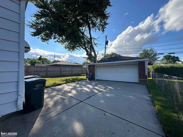 21443 Arrowhead Street, Saint Clair Shores, MI 48082