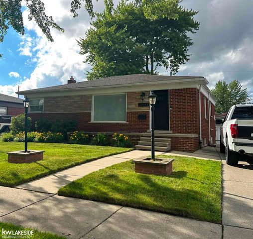21443 Arrowhead Street, Saint Clair Shores, MI 48082