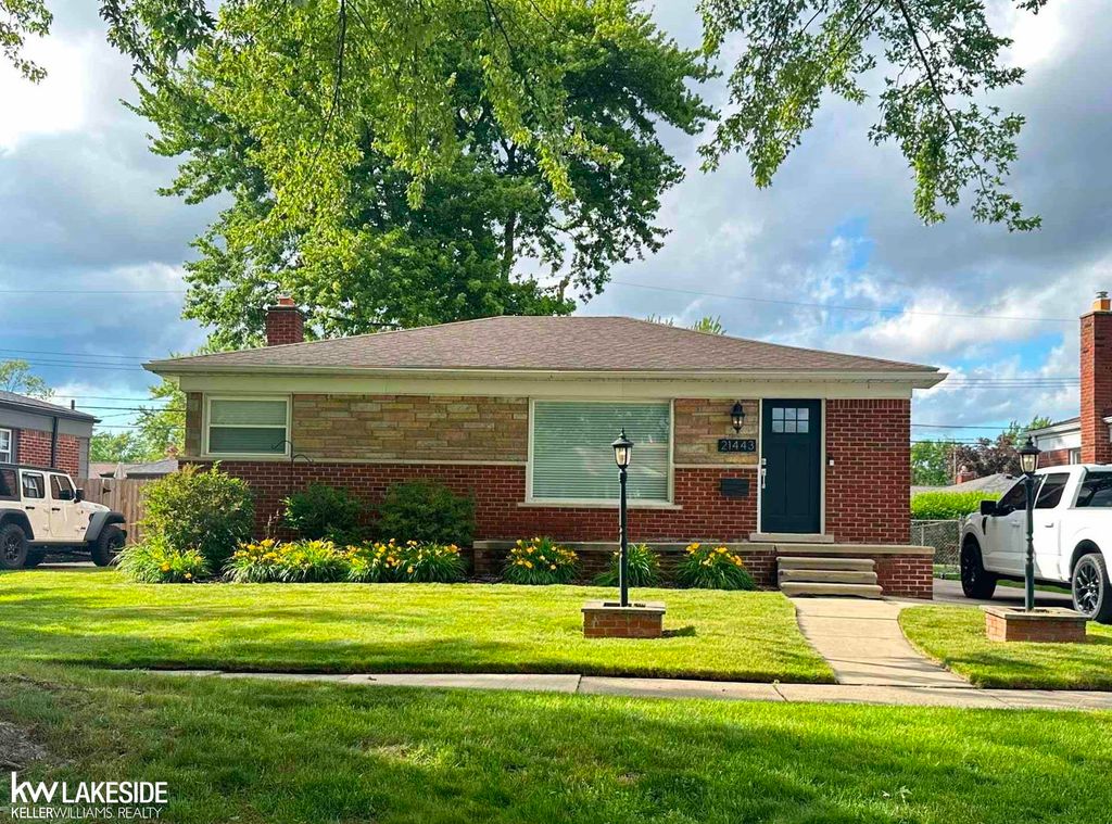 21443 Arrowhead Street, Saint Clair Shores, MI 48082