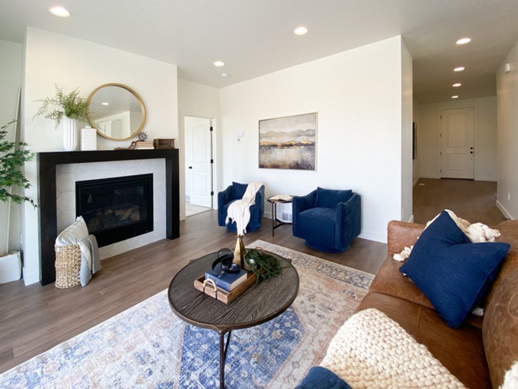 Image 4 of property listing at 1158 E ANTELOPE DR #604, Eagle Mountain, UT 84005