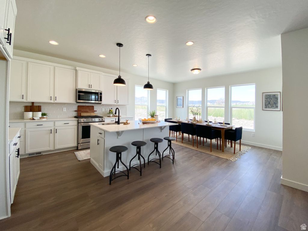 Image 6 of property listing at 1158 E ANTELOPE DR #604, Eagle Mountain, UT 84005