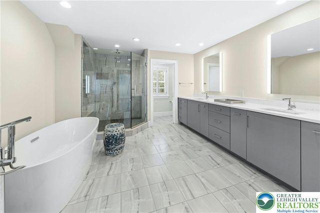 1584 Weyhill Circle, Lower Saucon Twp, PA 18015