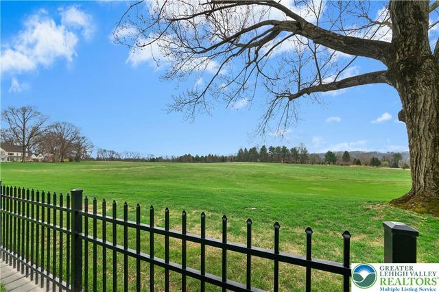 1584 Weyhill Circle, Lower Saucon Twp, PA 18015