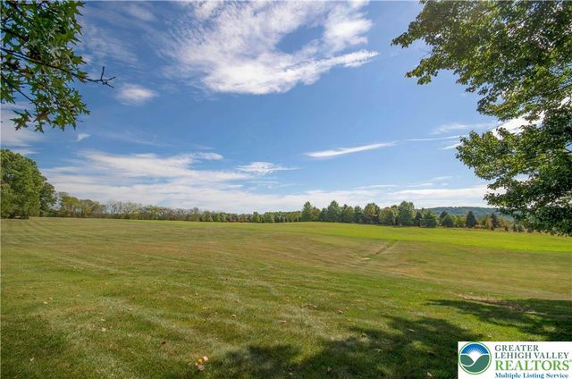 1584 Weyhill Circle, Lower Saucon Twp, PA 18015