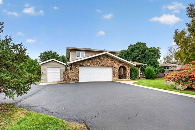 29W055 Schillinger Drive, Naperville, IL 60564
