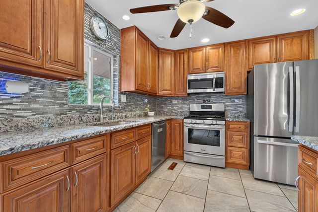 29W055 Schillinger Drive, Naperville, IL 60564