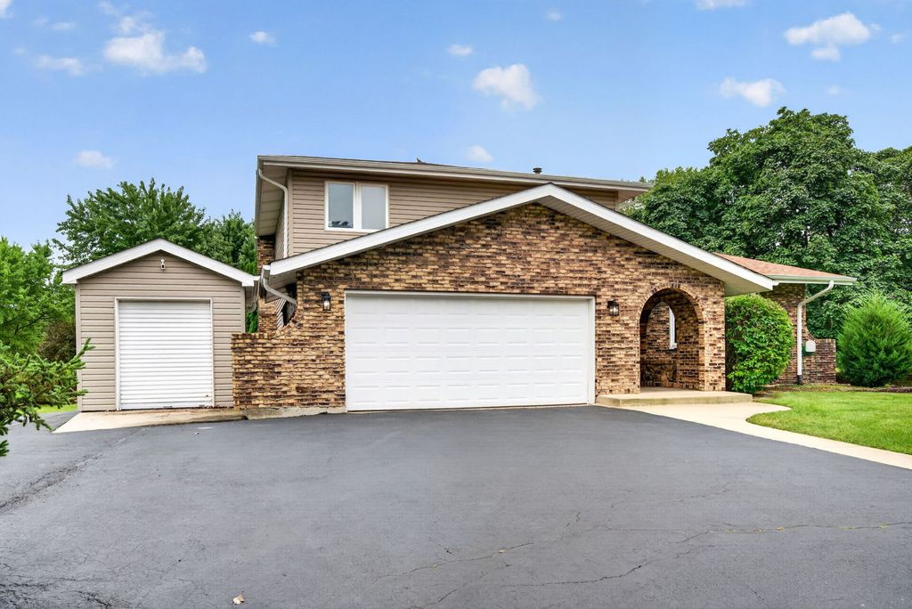 29W055 Schillinger Drive, Naperville, IL 60564 — photo 3
