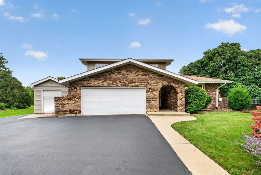 29W055 Schillinger Drive, Naperville, IL 60564 — photo 4