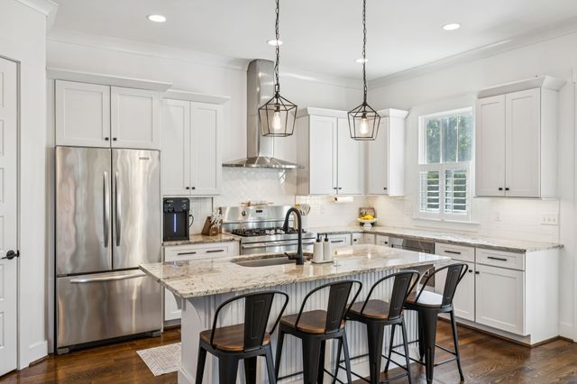 906 Acklen Ave, Nashville, TN 37203