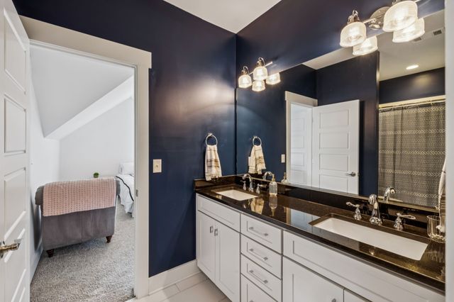 906 Acklen Ave, Nashville, TN 37203