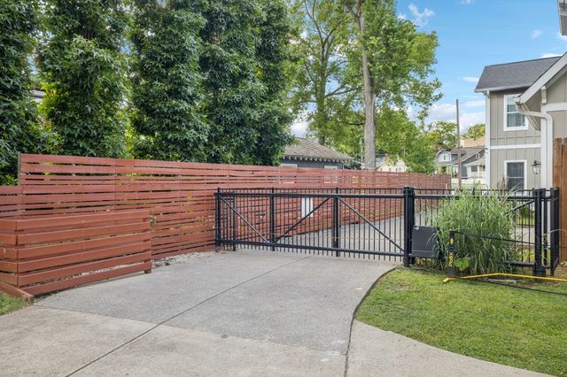 906 Acklen Ave, Nashville, TN 37203