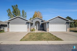 1106 E Carra Pl Place, Sioux Falls, SD 57108