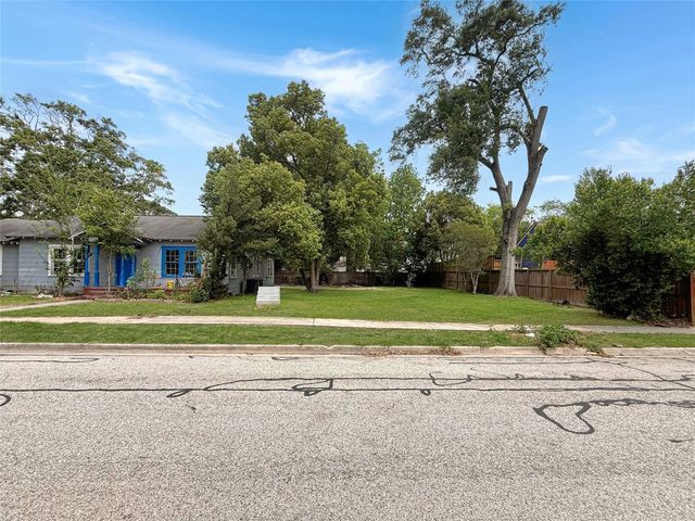 502 E Fayle Street, Baytown, TX 77520