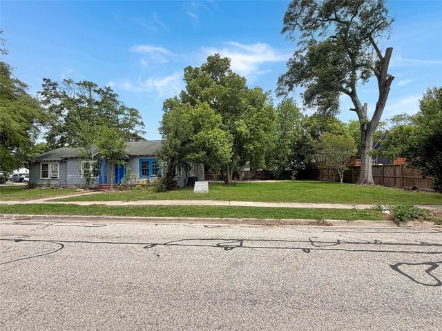 502 E Fayle Street, Baytown, TX 77520