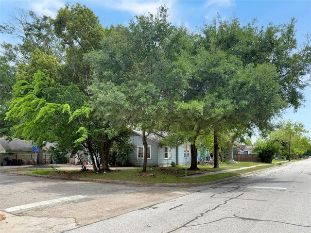 502 E Fayle Street, Baytown, TX 77520