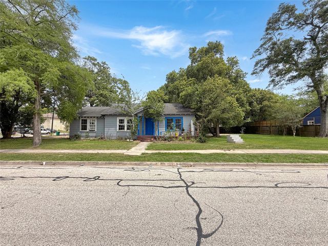 502 E Fayle Street, Baytown, TX 77520