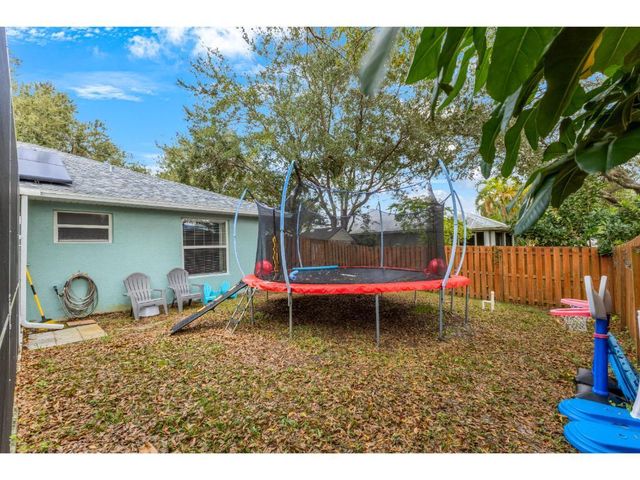 841 Williamson Avenue, Sebastian, FL 32958