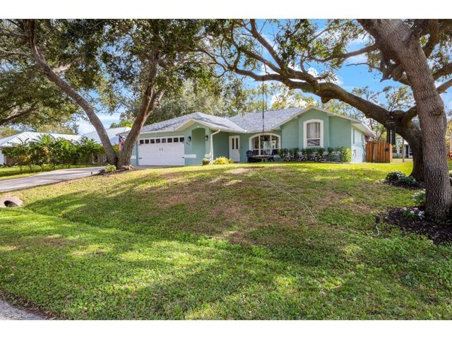 841 Williamson Avenue, Sebastian, FL 32958