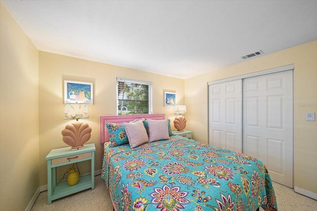 270 W SEMINOLE DRIVE, Venice, FL 34293