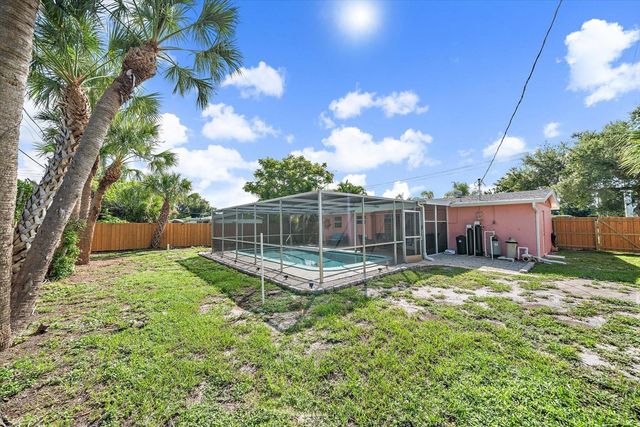 270 W SEMINOLE DRIVE, Venice, FL 34293