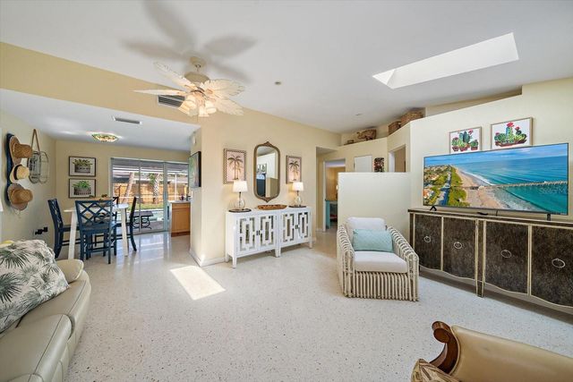 270 W SEMINOLE DRIVE, Venice, FL 34293
