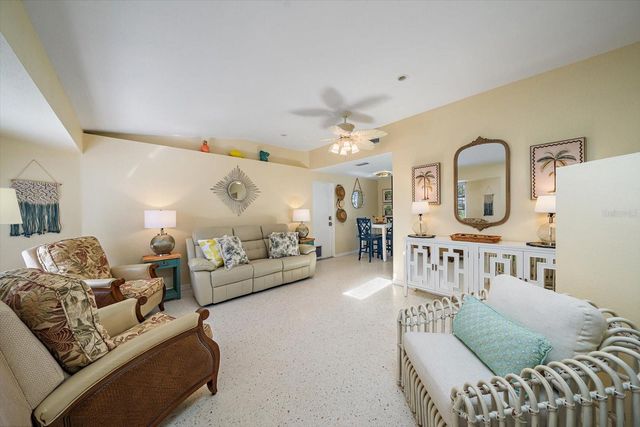 270 W SEMINOLE DRIVE, Venice, FL 34293