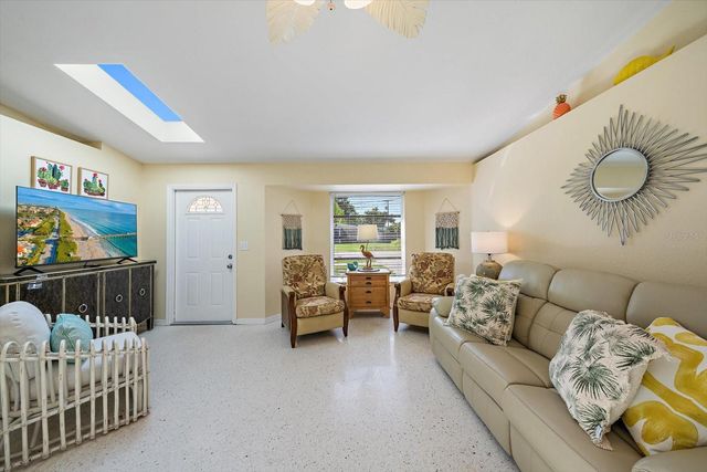 270 W SEMINOLE DRIVE, Venice, FL 34293