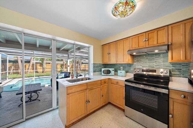 270 W SEMINOLE DRIVE, Venice, FL 34293