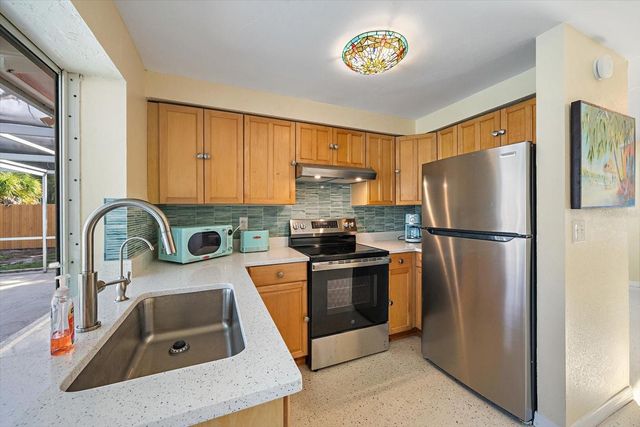 270 W SEMINOLE DRIVE, Venice, FL 34293