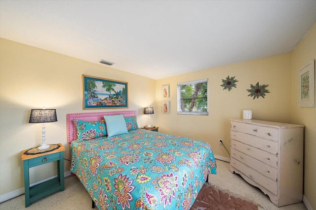 270 W SEMINOLE DRIVE, Venice, FL 34293