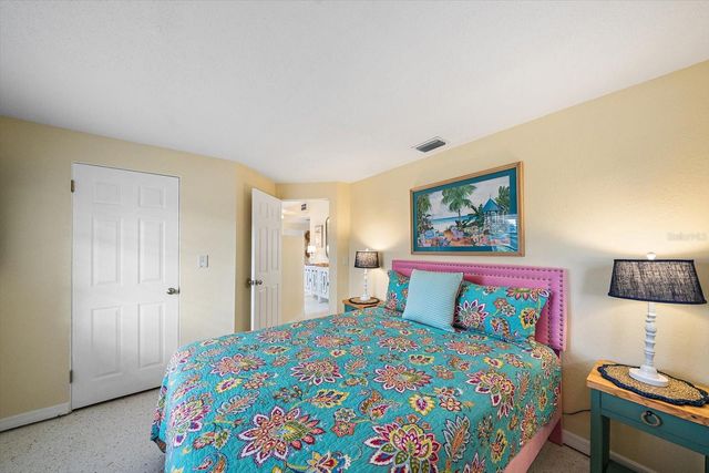 270 W SEMINOLE DRIVE, Venice, FL 34293