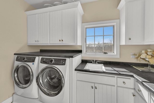 13300 N Silver Fox DRIVE, Mequon, WI 53097