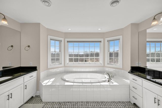 13300 N Silver Fox DRIVE, Mequon, WI 53097