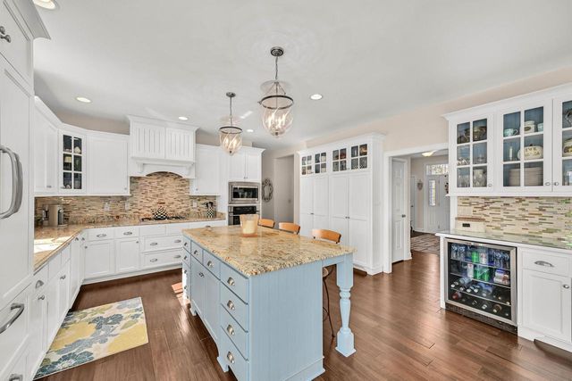 13300 N Silver Fox DRIVE, Mequon, WI 53097