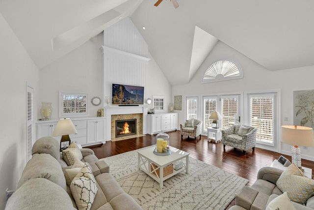 13300 N Silver Fox DRIVE, Mequon, WI 53097