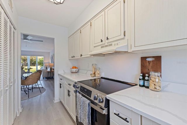 4480 OVERLOOK DRIVE NE 12, St Petersburg, FL 33703