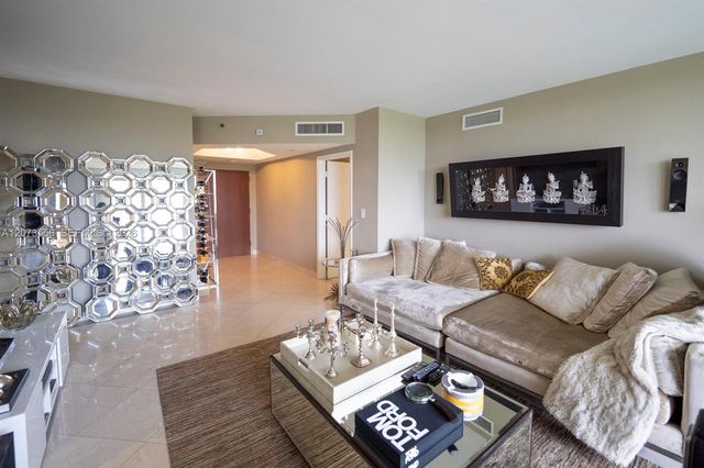 7000 Island Boulevard 608, Aventura, FL 33160
