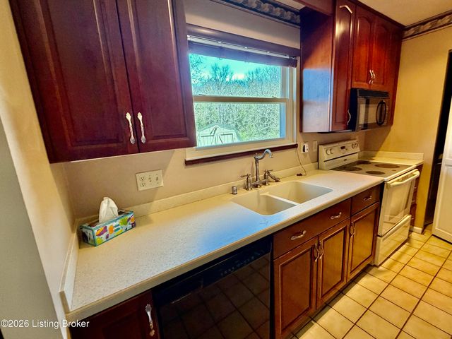 9203 Bermuda Ct, Crestwood, KY 40014