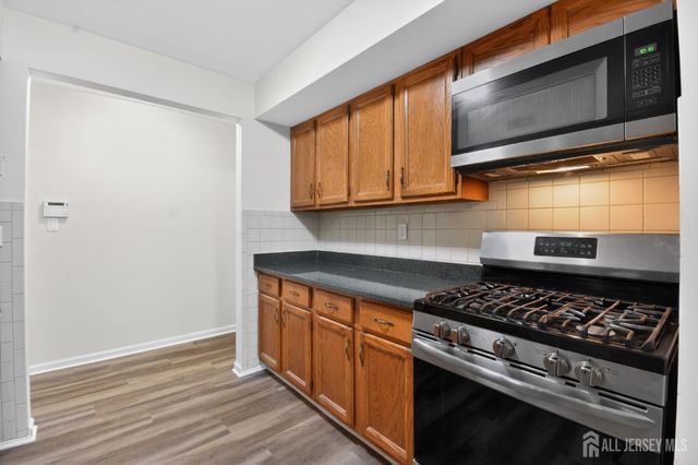 111 Keystone Court A, Woodbridge Proper, NJ 07095