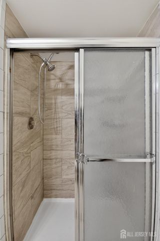 111 Keystone Court A, Woodbridge Proper, NJ 07095