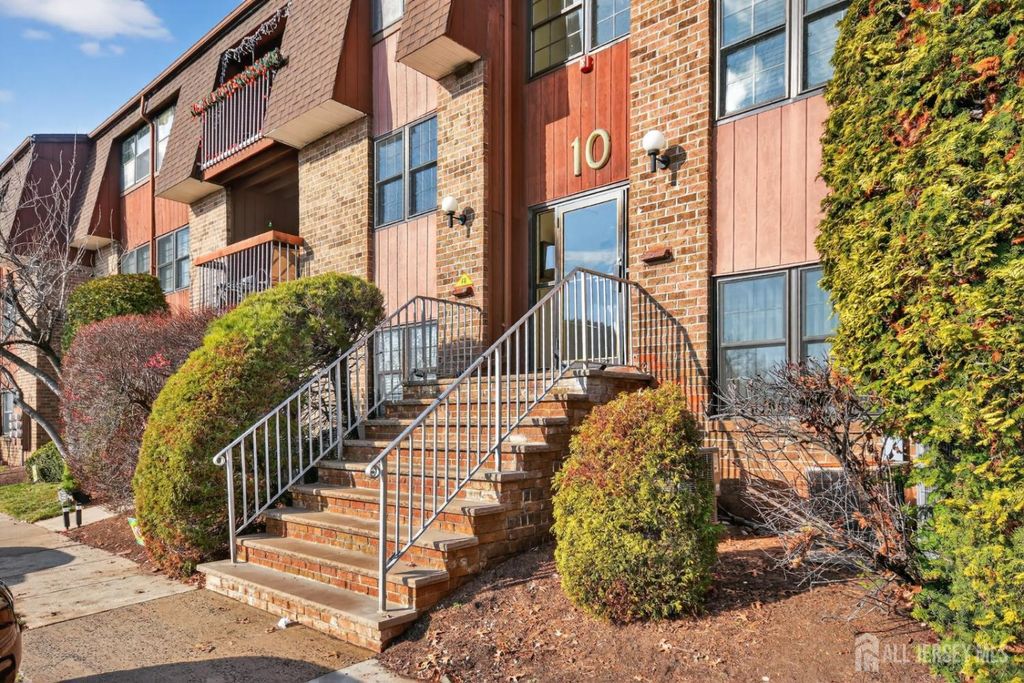 111 Keystone Court A, Woodbridge Proper, NJ 07095