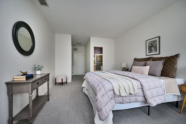 26 Crescent St G2, Northampton, MA 01060